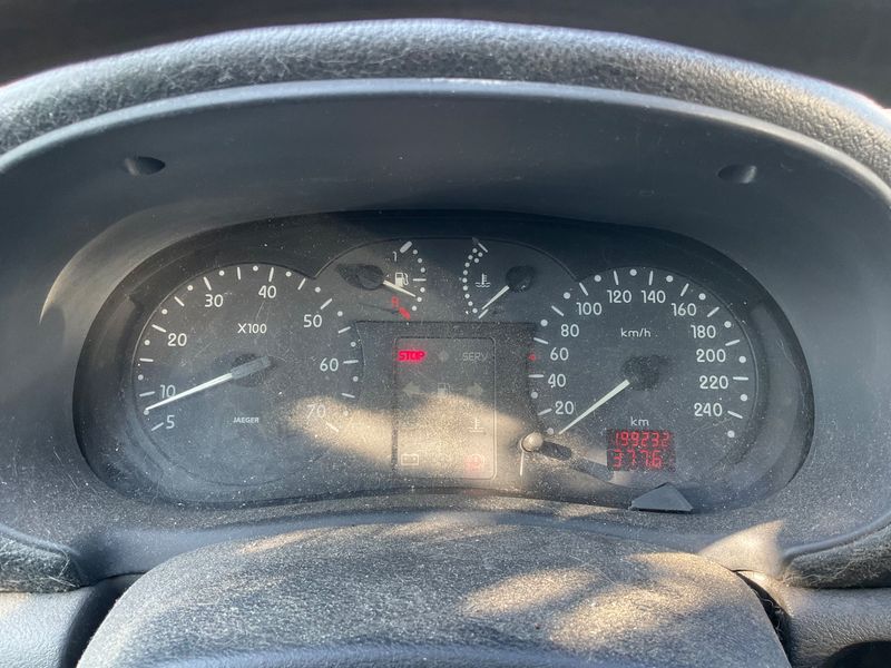 Renault Clio 1.4 RXE 1999 – снимка 4