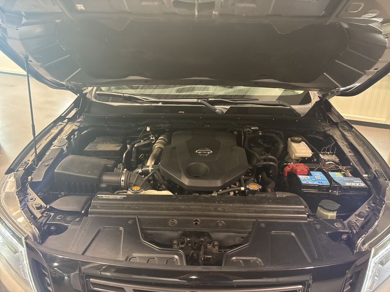 Nissan Navara Pick-up 2.5 dCi Double Cab LE 4x4 — zdjęcie 8