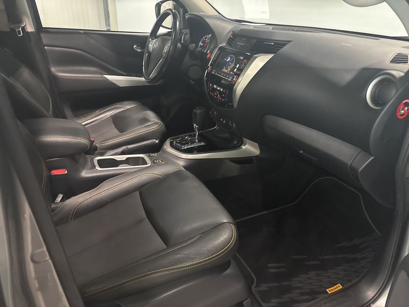 Nissan Navara Pick-up 2.5 dCi Double Cab LE 4x4 — zdjęcie 10