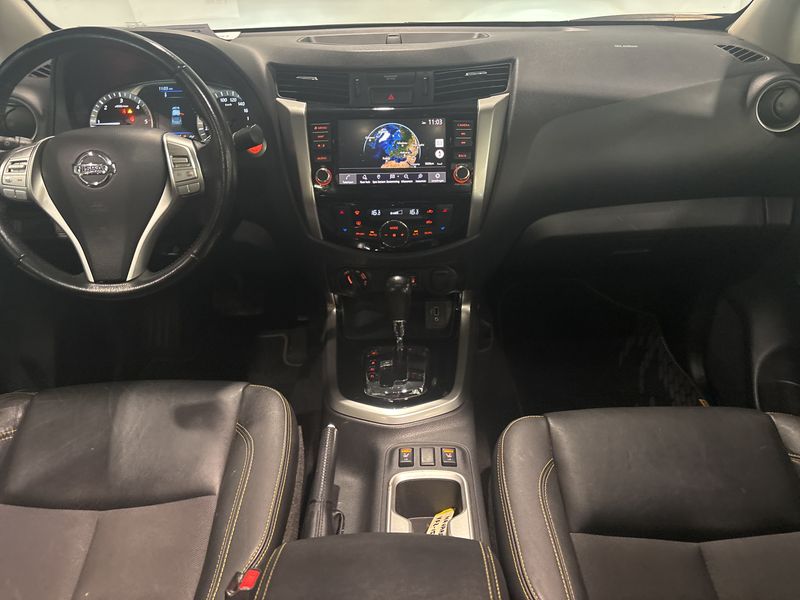 Nissan Navara Pick-up 2.5 dCi Double Cab LE 4x4 — zdjęcie 11