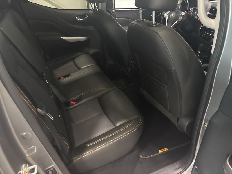 Nissan Navara Pick-up 2.5 dCi Double Cab LE 4x4 — zdjęcie 14