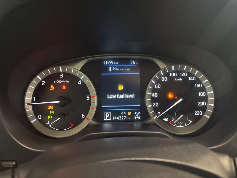 Nissan Navara Pick-up 2.5 dCi Double Cab LE 4x4 — zdjęcie 12