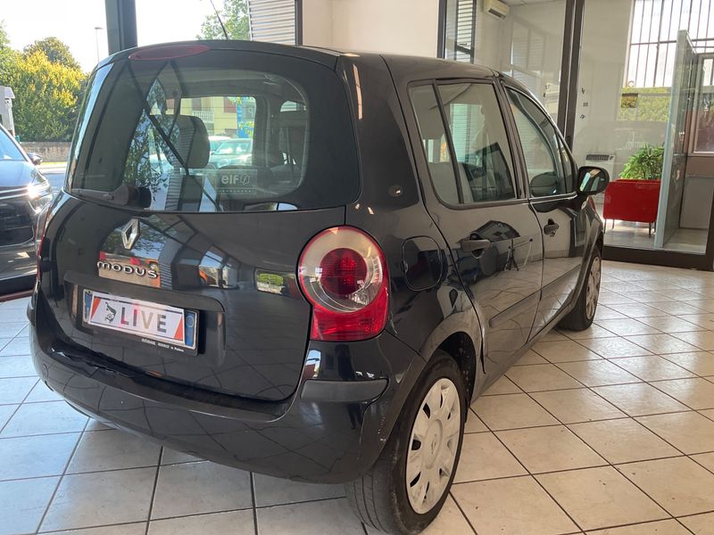 Renault Modus 1.5 dCi Saint Tropez — zdjęcie 2