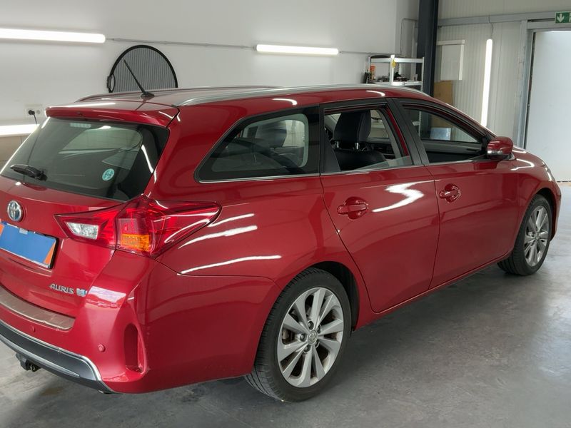 Toyota Auris Touring Sports 1.8 Hybrid Executive — zdjęcie 6