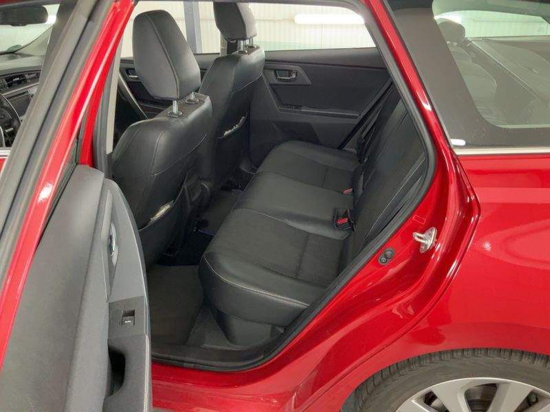 Toyota Auris Touring Sports 1.8 Hybrid Executive — zdjęcie 14