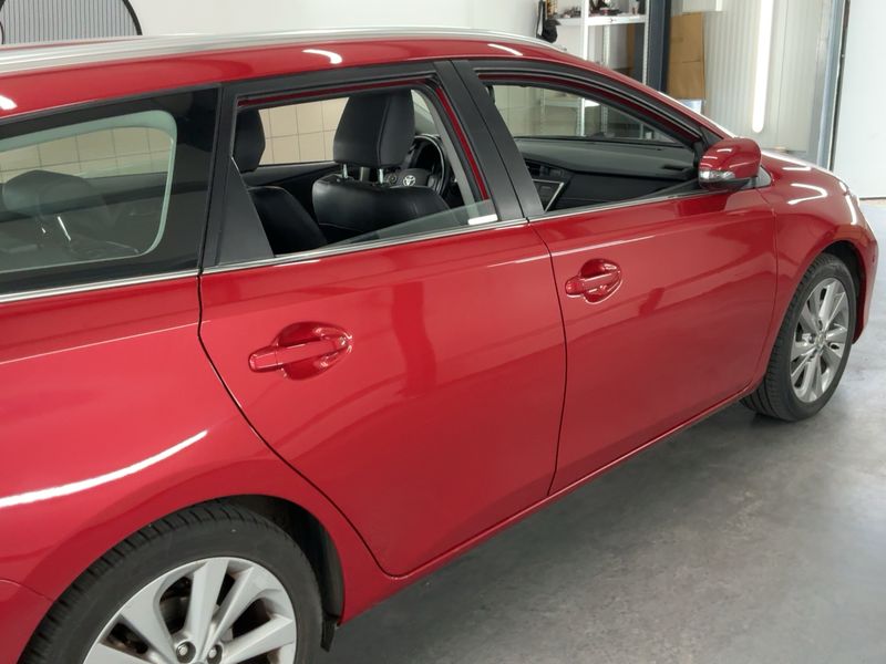 Toyota Auris Touring Sports 1.8 Hybrid Executive — zdjęcie 7