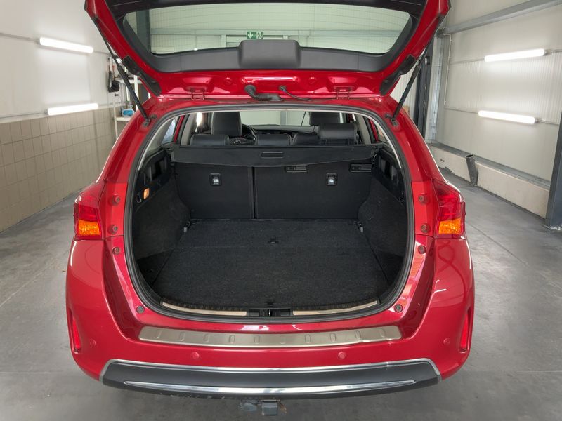 Toyota Auris Touring Sports 1.8 Hybrid Executive — zdjęcie 10