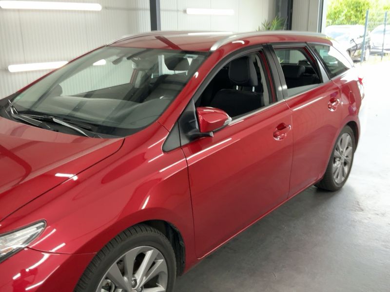 Toyota Auris Touring Sports 1.8 Hybrid Executive — zdjęcie 4