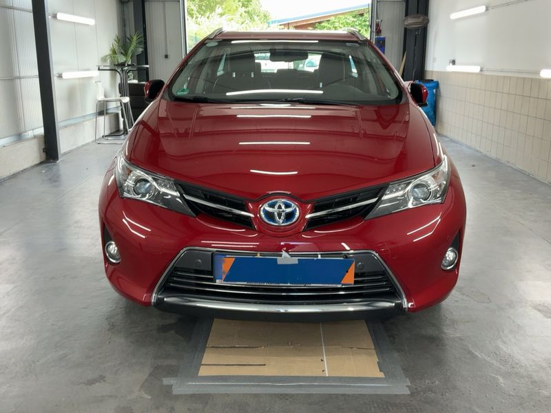 Toyota Auris Touring Sports 1.8 Hybrid Executive — zdjęcie 9
