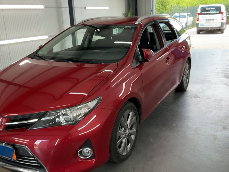 Toyota Auris Touring Sports 1.8 Hybrid Executive — zdjęcie 2