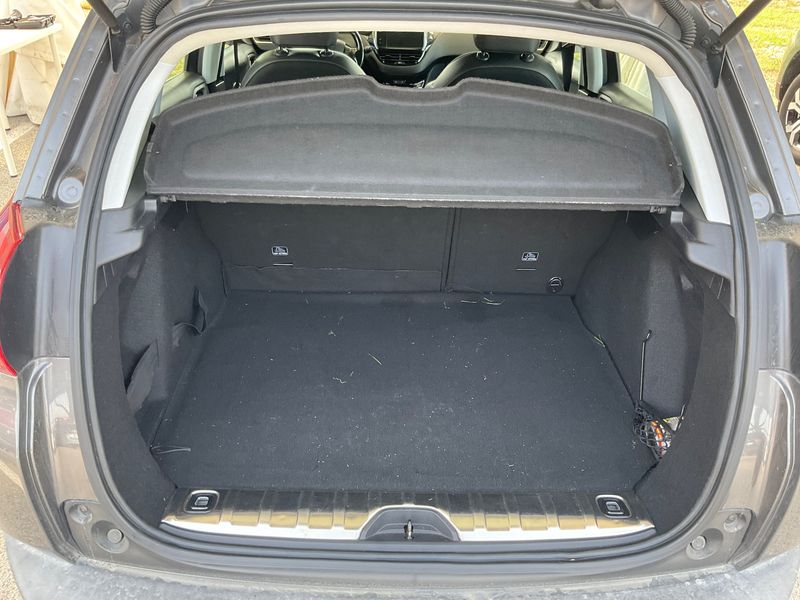 Peugeot 2008 1.6 Blue-HDi Allure 2017 – снимка 15