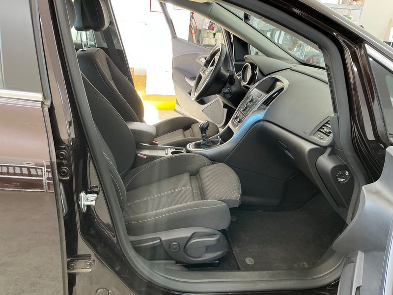 Opel Astra 1.6 CDTI DPF Excellence ecoFlex — zdjęcie 11