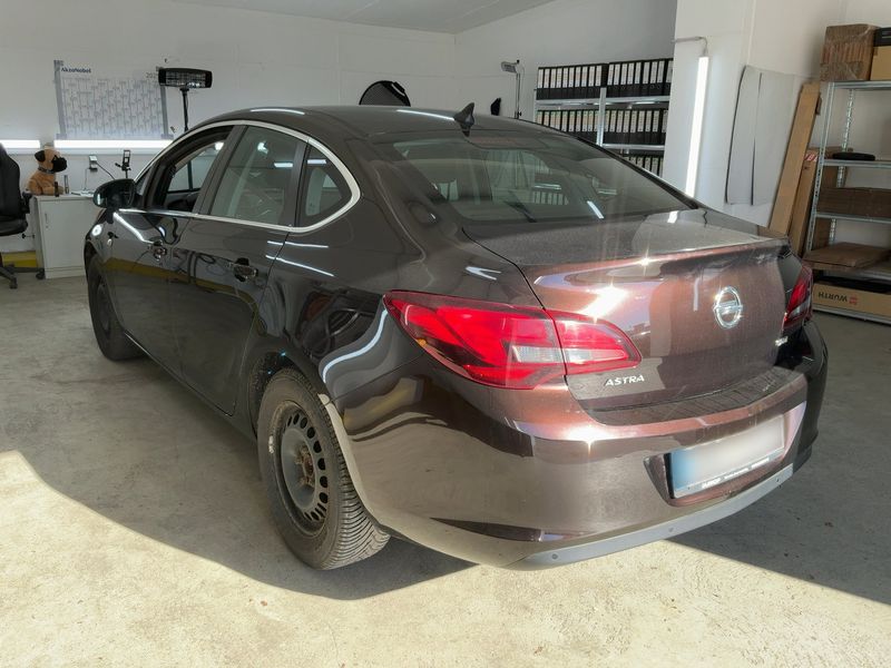 Opel Astra 1.6 CDTI DPF Excellence ecoFlex — zdjęcie 3