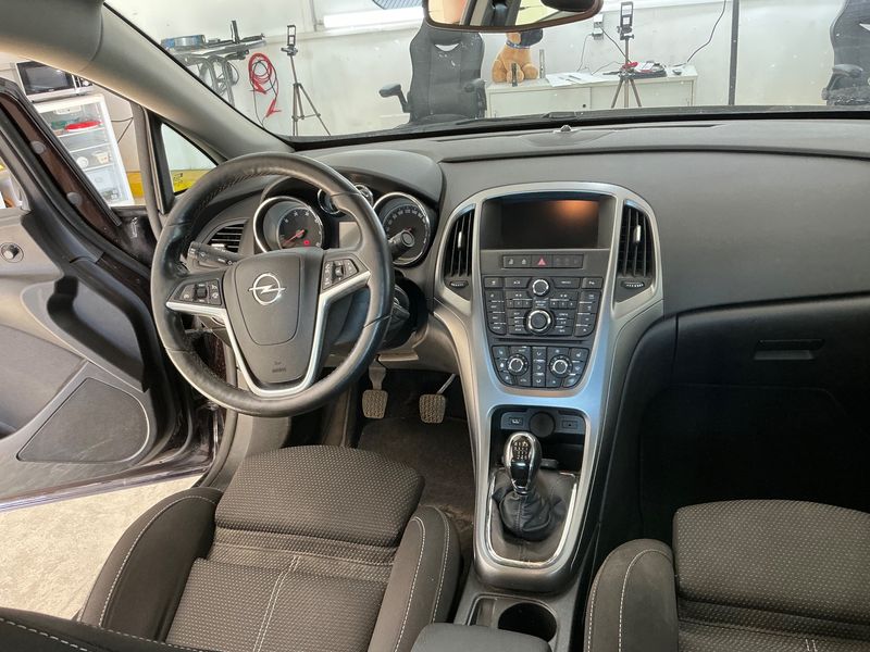 Opel Astra 1.6 CDTI DPF Excellence ecoFlex — zdjęcie 12