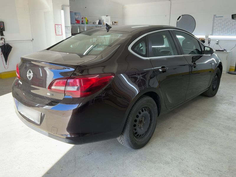 Opel Astra 1.6 CDTI DPF Excellence ecoFlex — zdjęcie 6
