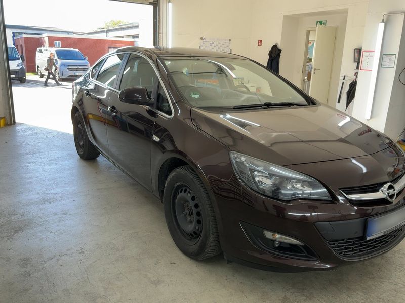 Opel Astra 1.6 CDTI DPF Excellence ecoFlex — zdjęcie 8