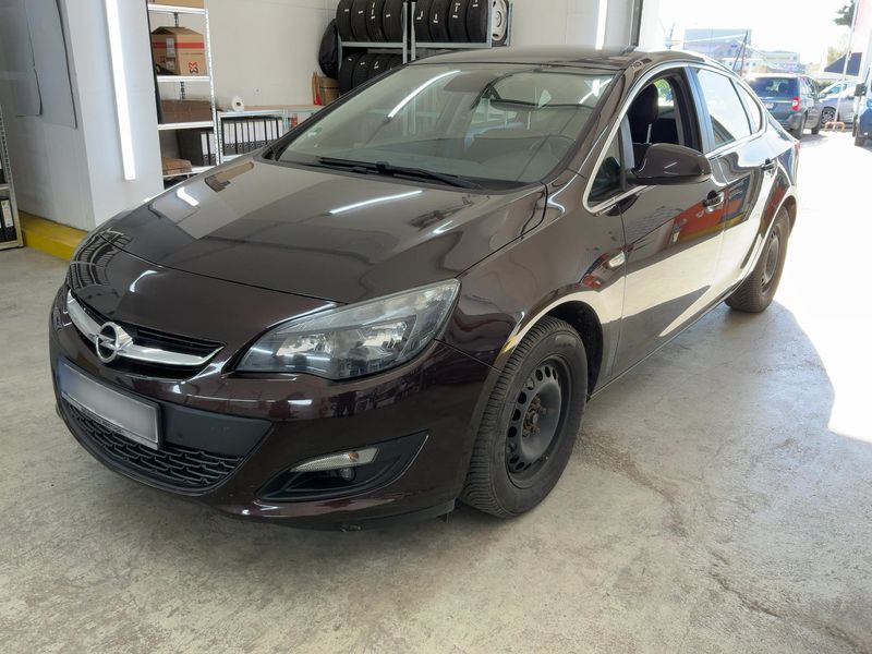 Opel Astra 1.6 CDTI DPF Excellence ecoFlex — zdjęcie 1