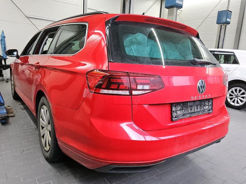 Volkswagen Passat 2.0 TDI Business — zdjęcie 14