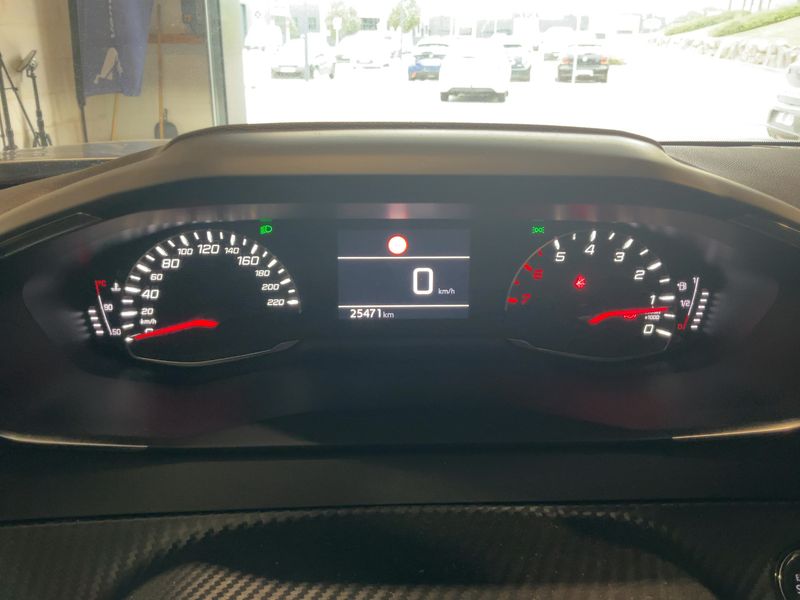 Peugeot 2008 1.2 PureTech Allure — zdjęcie 13
