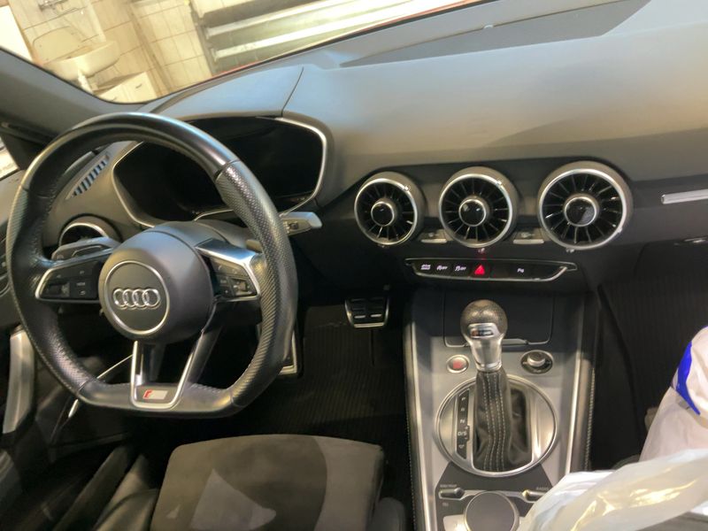 Audi TT 2.0 TFSI Coupe — zdjęcie 12