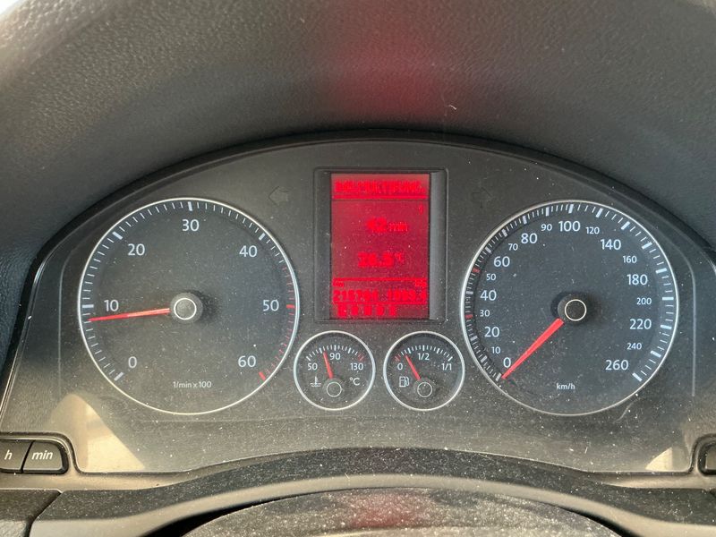 Volkswagen Jetta 1.9 TDI Advance — zdjęcie 13