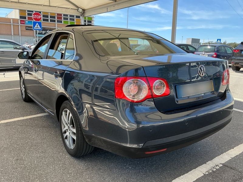 Volkswagen Jetta 1.9 TDI Advance — zdjęcie 3