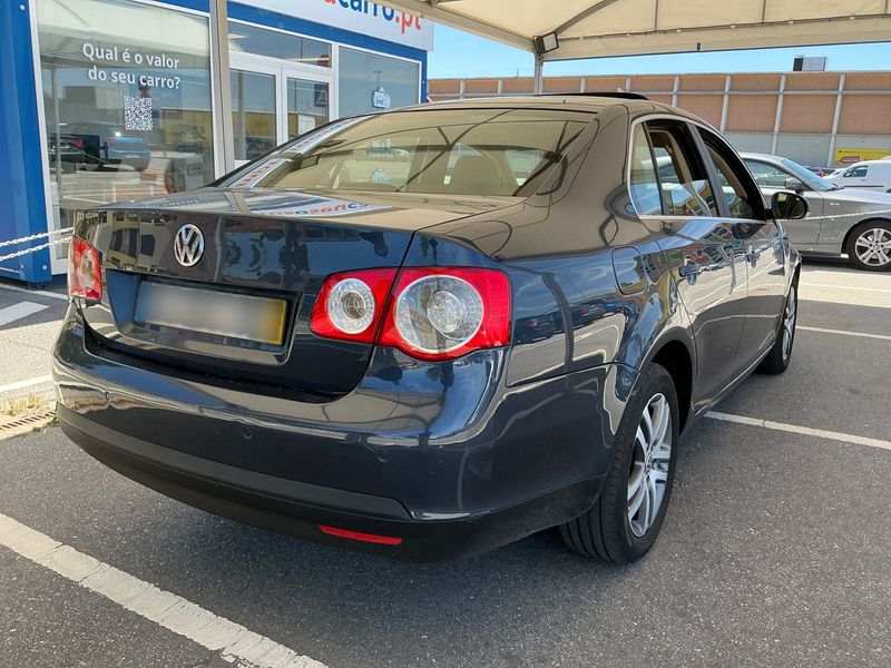Volkswagen Jetta 1.9 TDI Advance — zdjęcie 6