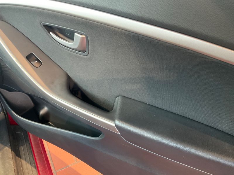 Hyundai i30 1.4 CRDi Classic 2014 – снимка 31