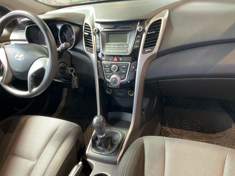 Hyundai i30 1.4 CRDi Classic 2014 – снимка 18