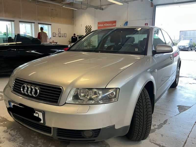Audi A4 2.0 — zdjęcie 1