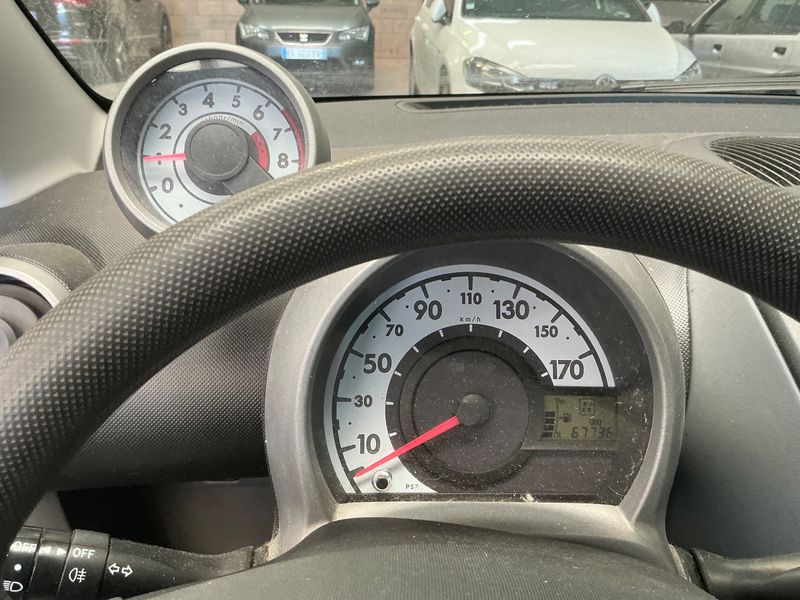 Peugeot 107 1.0 Trendy — zdjęcie 13