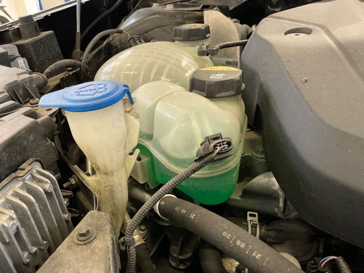 Volvo XC40 2021 — photo 28