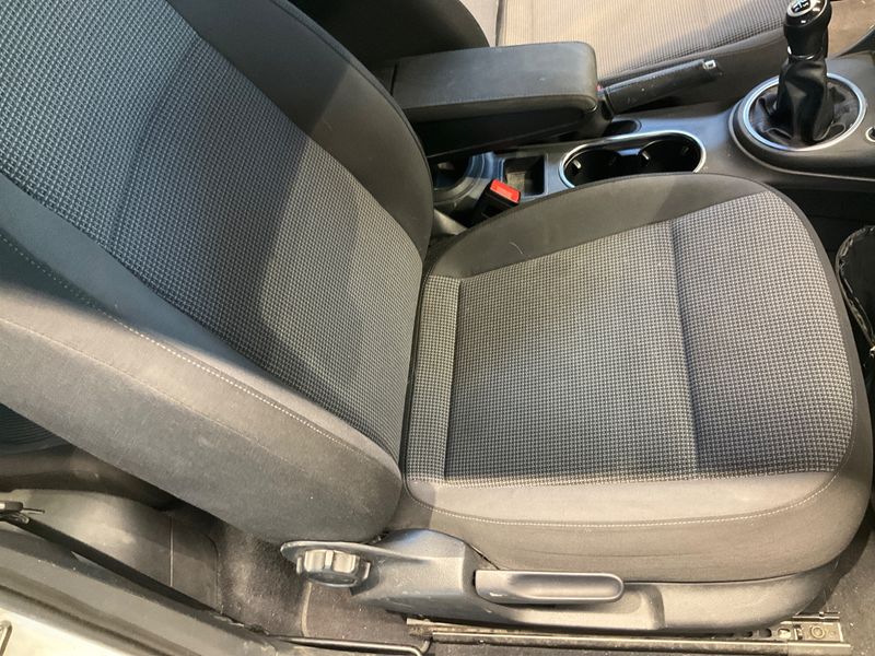 Volkswagen Beetle 1.2 TSI Design 2014 – снимка 37