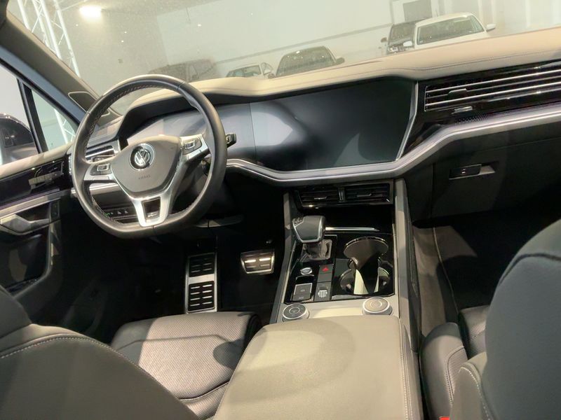 Volkswagen Touareg 3.0 V6 TDI R-Line 4Motion — zdjęcie 12