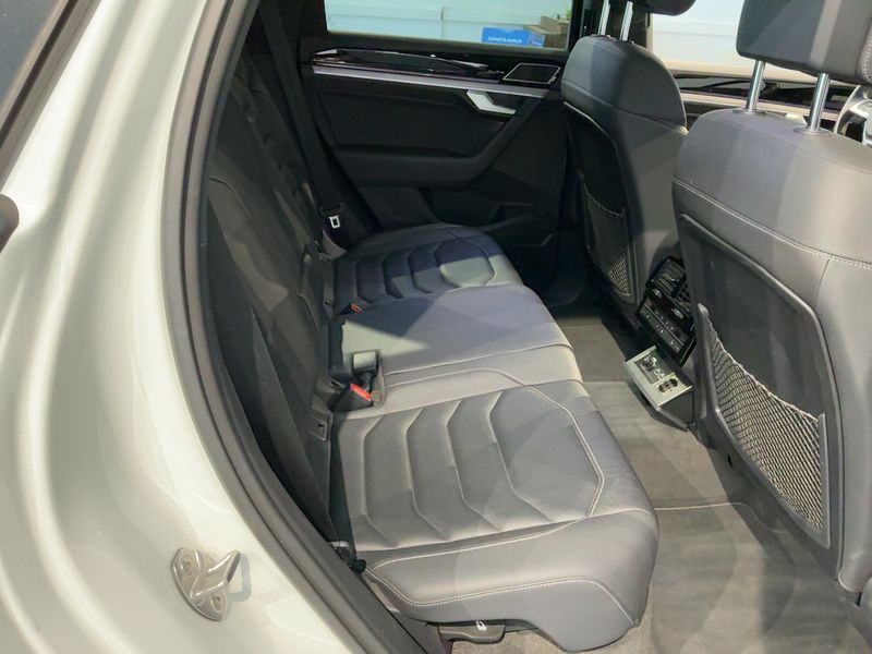 Volkswagen Touareg 3.0 V6 TDI R-Line 4Motion — zdjęcie 14