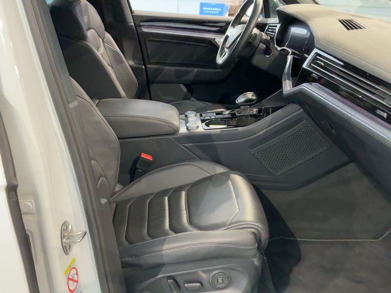 Volkswagen Touareg 3.0 V6 TDI R-Line 4Motion — zdjęcie 11