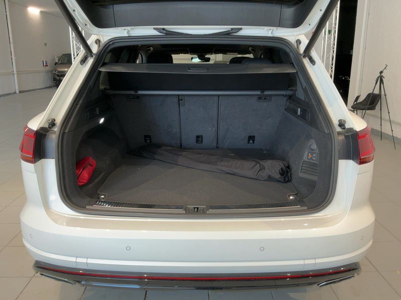 Volkswagen Touareg 3.0 V6 TDI R-Line 4Motion — zdjęcie 10