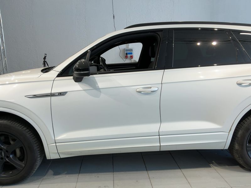 Volkswagen Touareg 3.0 V6 TDI R-Line 4Motion — zdjęcie 4