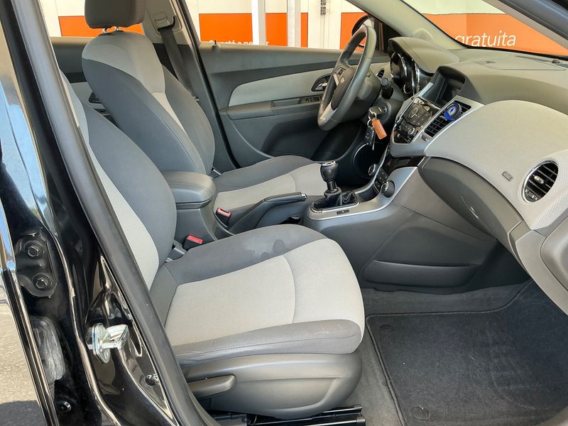 Chevrolet Cruze 2.0 Diesel LT — zdjęcie 11