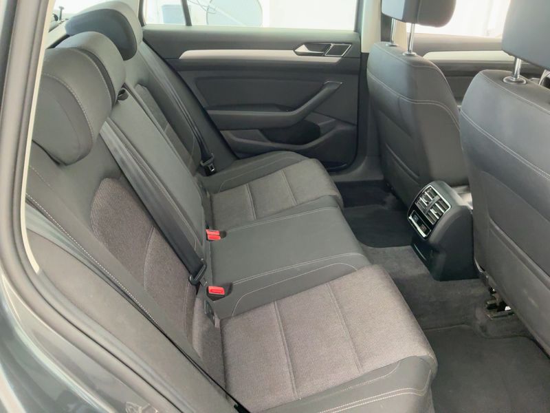 Volkswagen Passat 1.6 TDI Comfortline BlueMotion Tech — zdjęcie 14