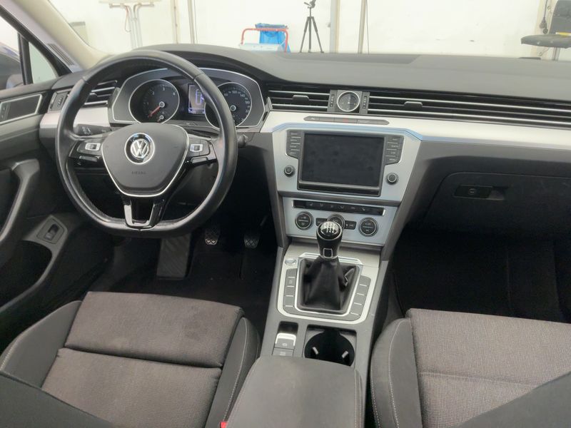 Volkswagen Passat 1.6 TDI Comfortline BlueMotion Tech — zdjęcie 12