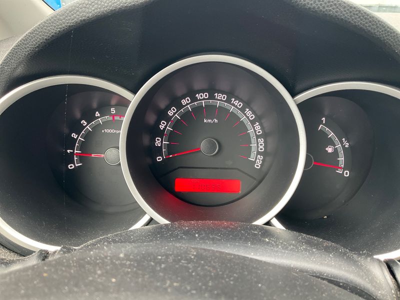 Kia Venga 1.6 CRDi ActivePro Surf&Drive — zdjęcie 4