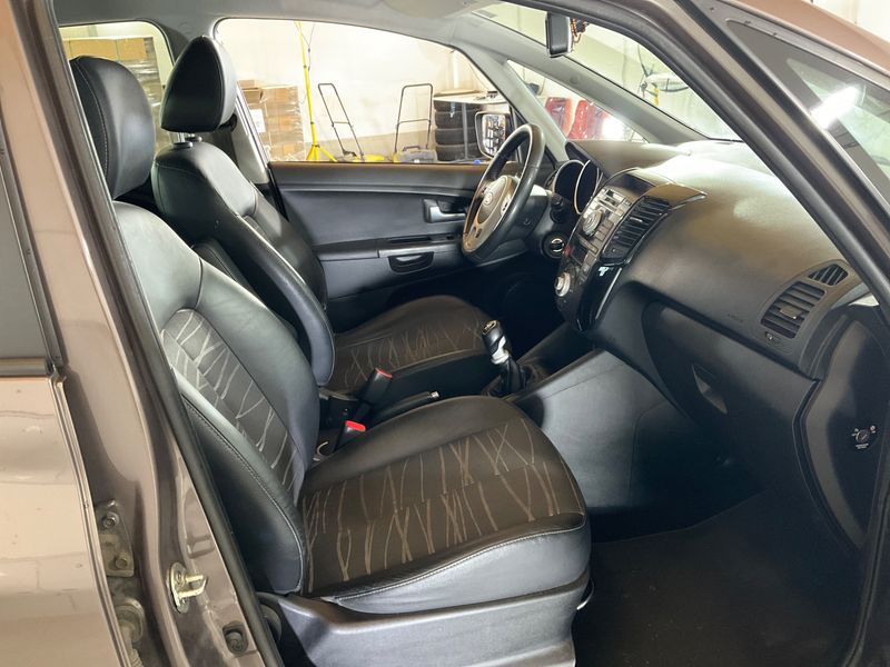 Kia Venga 1.6 CRDi ActivePro Surf&Drive — zdjęcie 3