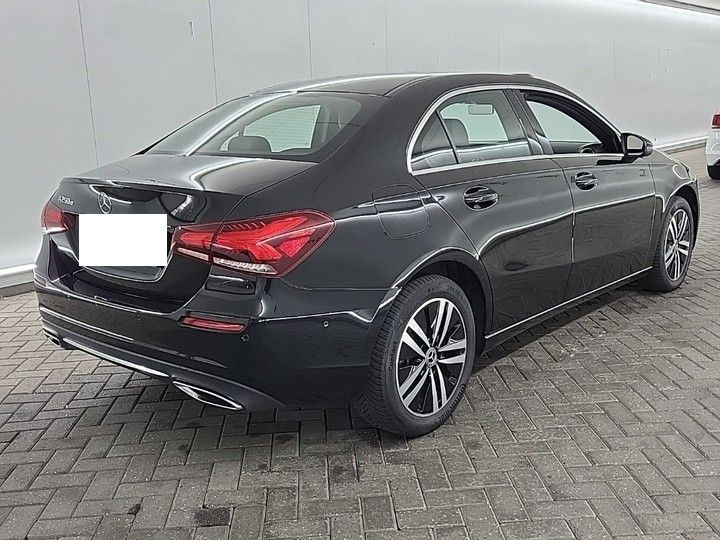Mercedes-Benz A-Klasse Limousine A 250e Progressive — zdjęcie 3