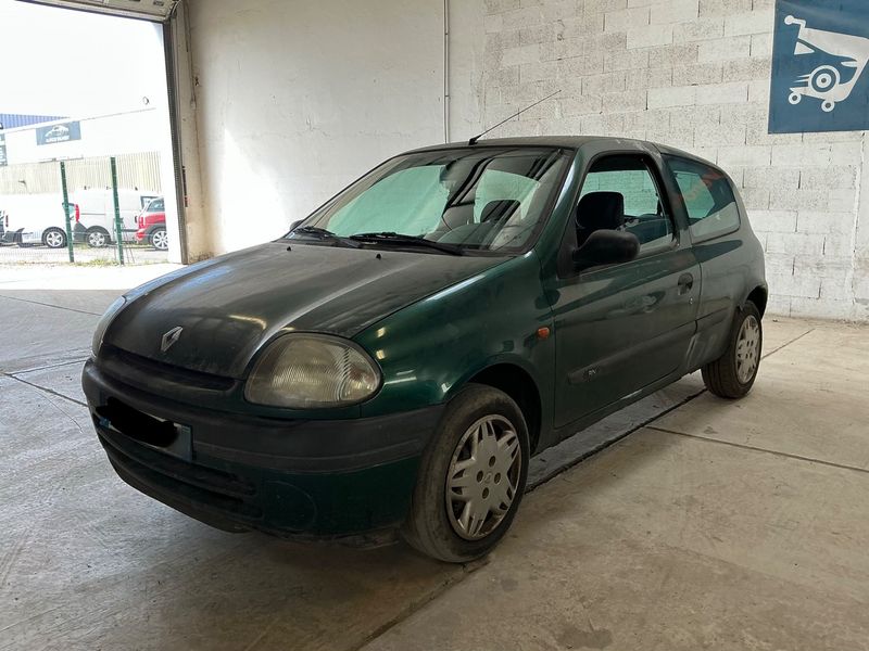 Renault Clio 1.2 RN — zdjęcie 1