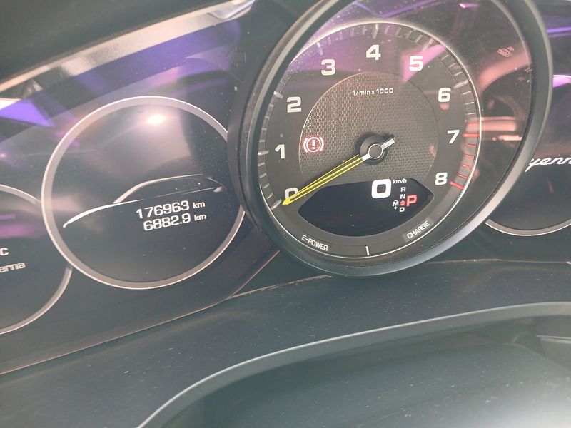 Porsche Cayenne E-Hybrid — zdjęcie 12