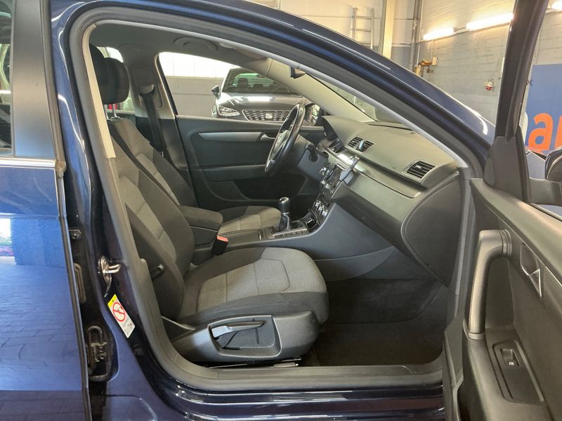 Volkswagen Passat 1.6 TDI Comfortline BlueMotion Tech — zdjęcie 3