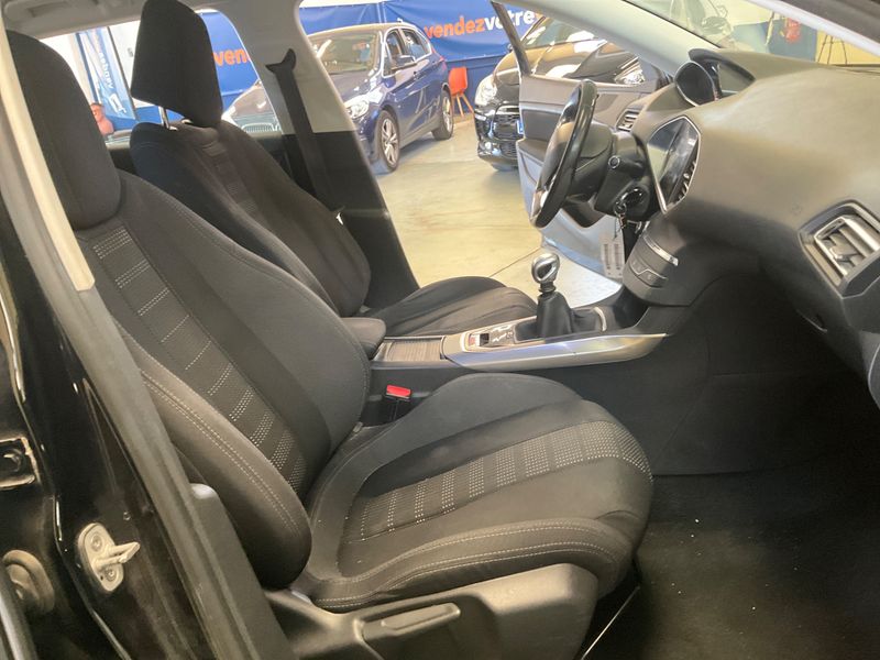 Peugeot 308 1.2 e-THP Allure — zdjęcie 3