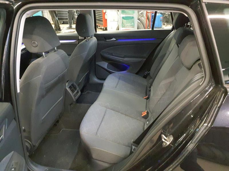 Volkswagen Golf VIII 1.5 eTSI ACT Life — zdjęcie 12