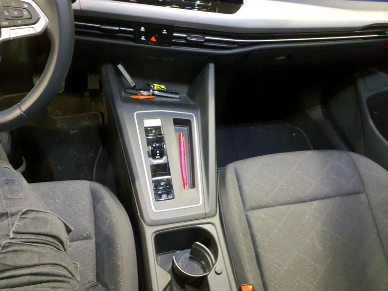 Volkswagen Golf VIII 1.5 eTSI ACT Life — zdjęcie 22